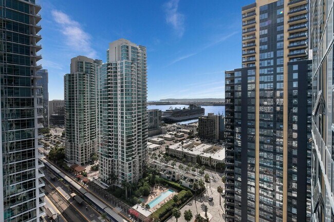 Building Photo - "Stunning 2-Bed, 2-Bath Urban Retreat with 1161 Sq Ft of Comfort in Downtown San Diego!"