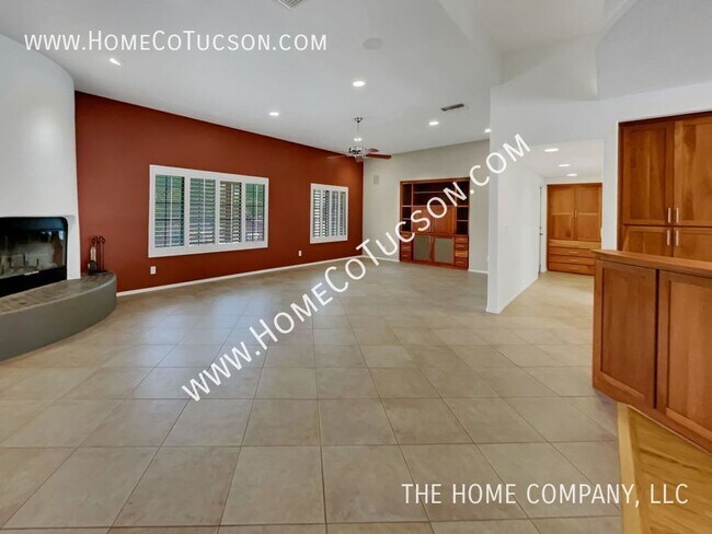 Building Photo - 1005 W Los Altos Rd