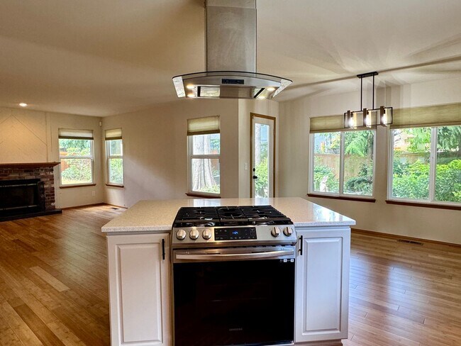 Building Photo - 12726 Plateau Cir NW