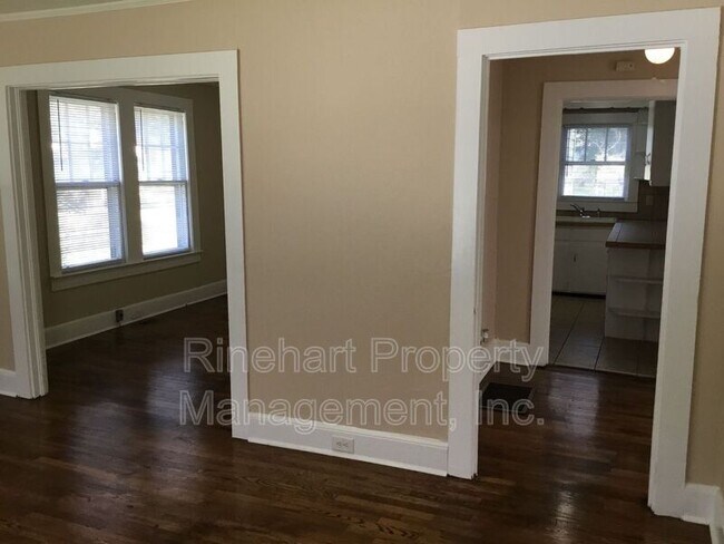 Building Photo - 870 Bradley Street