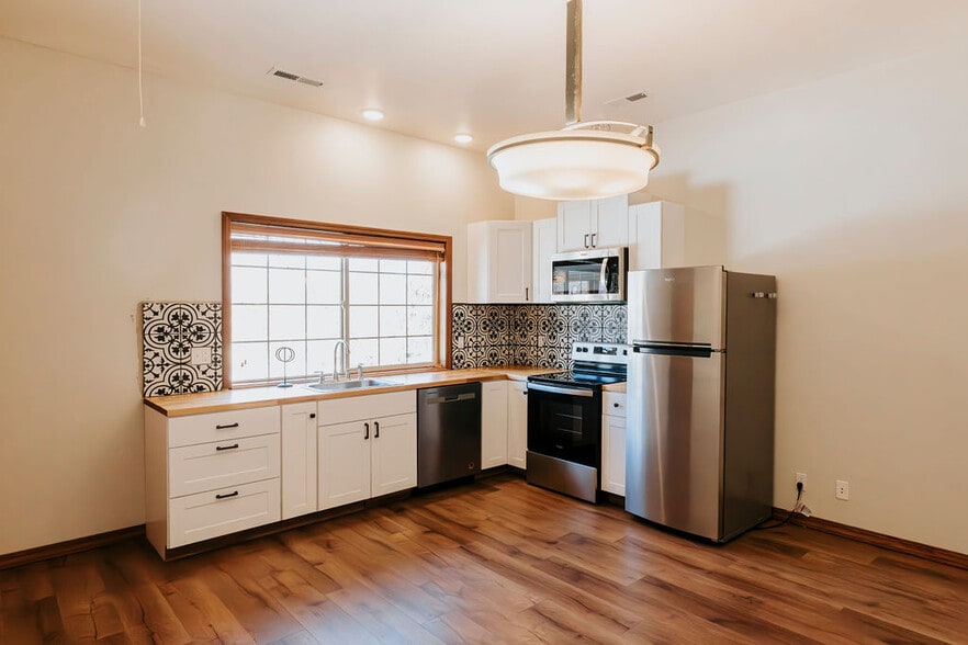 Kitchen - 506 Alder St