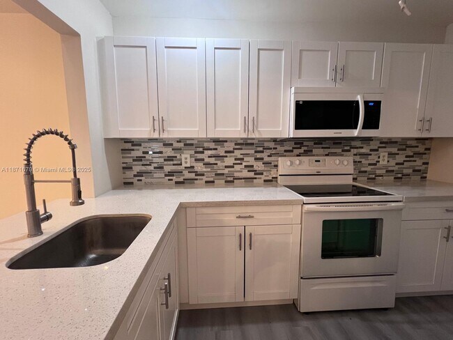 Building Photo - 2745 W 66th St