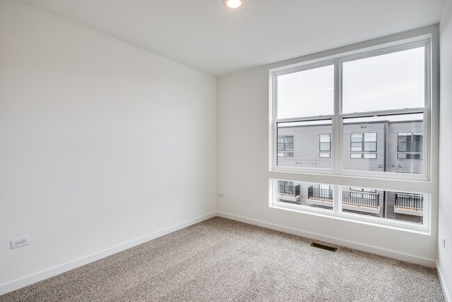 Building Photo - 382 Summit Cir