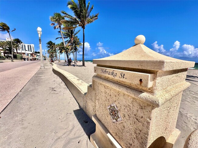 Building Photo - 2203 N Surf Rd