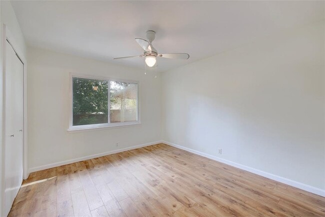 Building Photo - 8835 Tallwood Dr