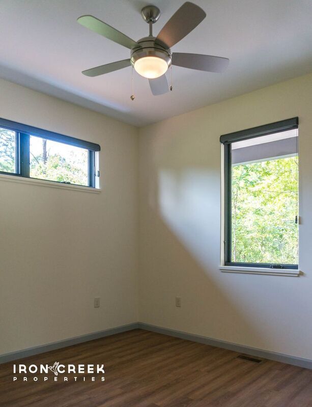 Building Photo - 11 Hilltopia Rd