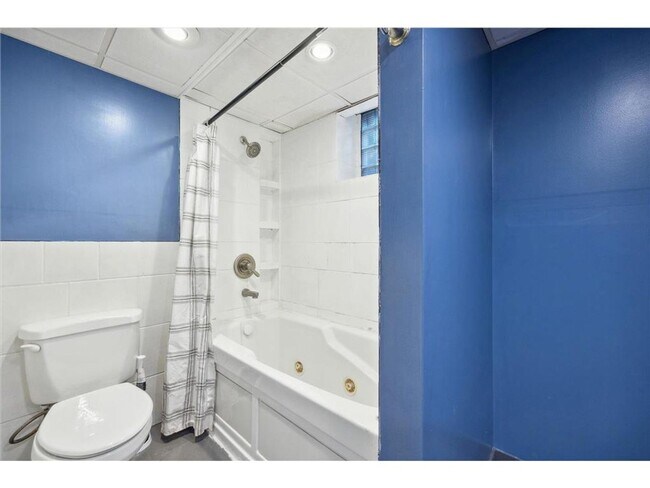 Building Photo - 4 Bed - 2 Bath Brooklyn Park Home with Lar...