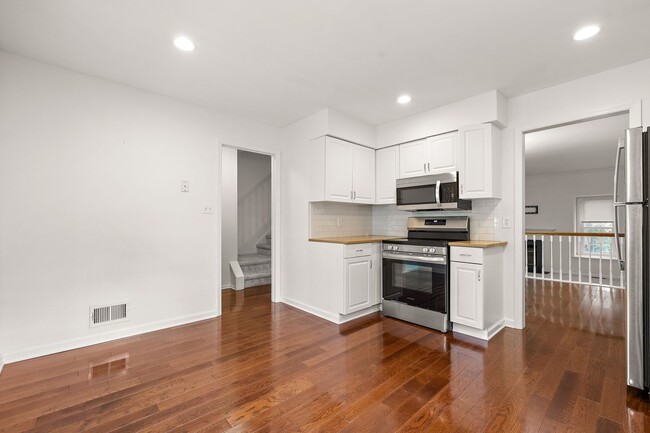 Building Photo - Lovely Home in Mendenhall Village