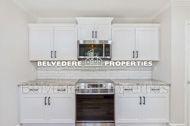 Building Photo - 2322 Fernwood Dr