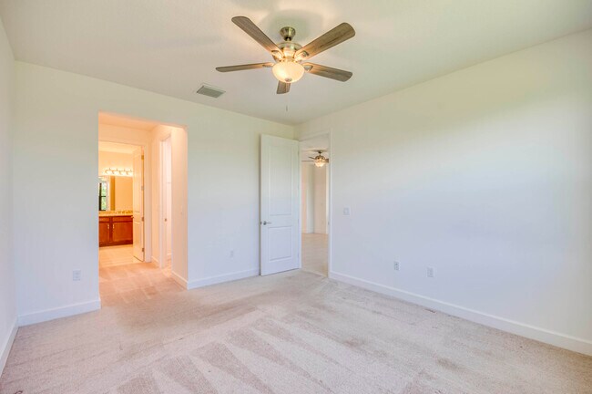Building Photo - 12555 SW Manatee Marsh Ter