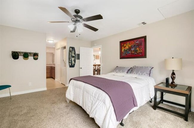 Building Photo - Beautifully Vista Upgraded Upstairs Corner Condo