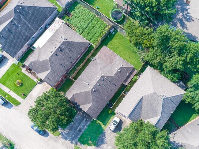 Building Photo - 13138 Woodvine Trail