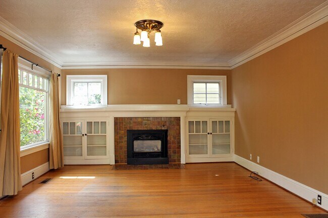 Building Photo - 3324 NE Peerless Pl