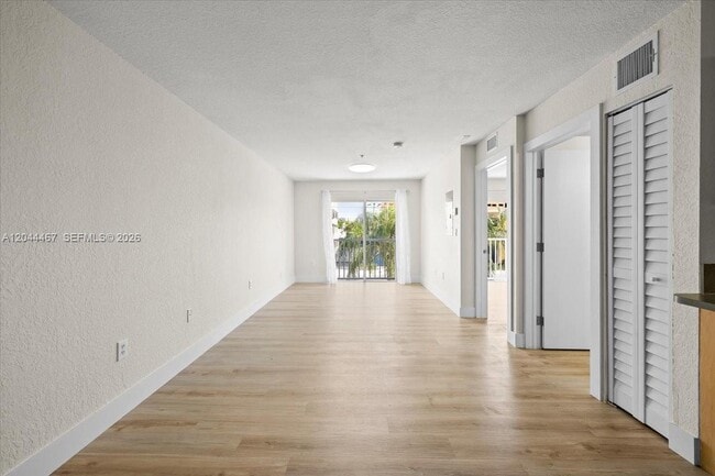 Building Photo - 437 SW 7th St