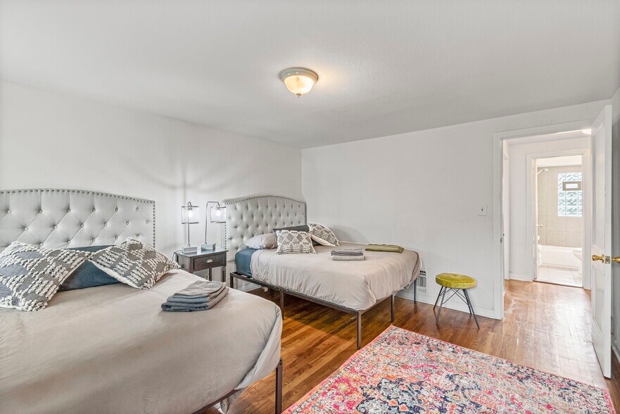 Building Photo - 1003 W 38th St
