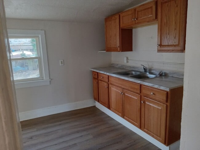 Building Photo - 133-135 Bank st