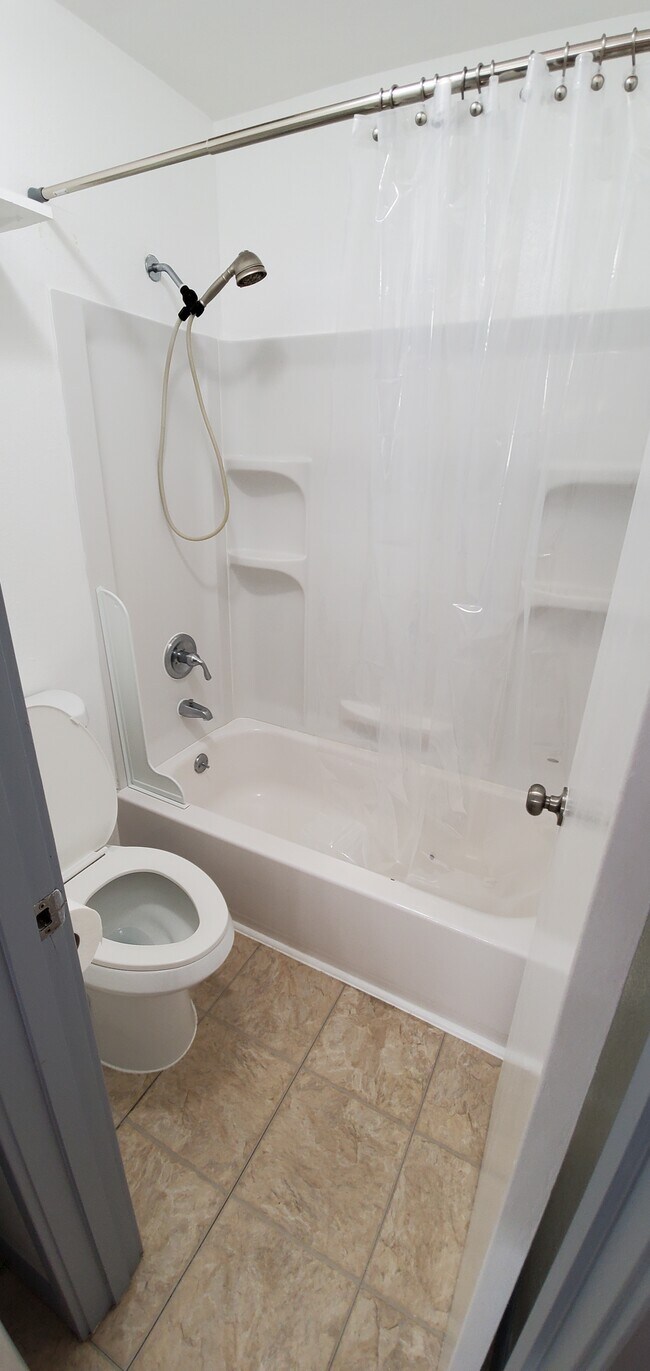 Building Photo - 98-640-640 Moanalua Loop