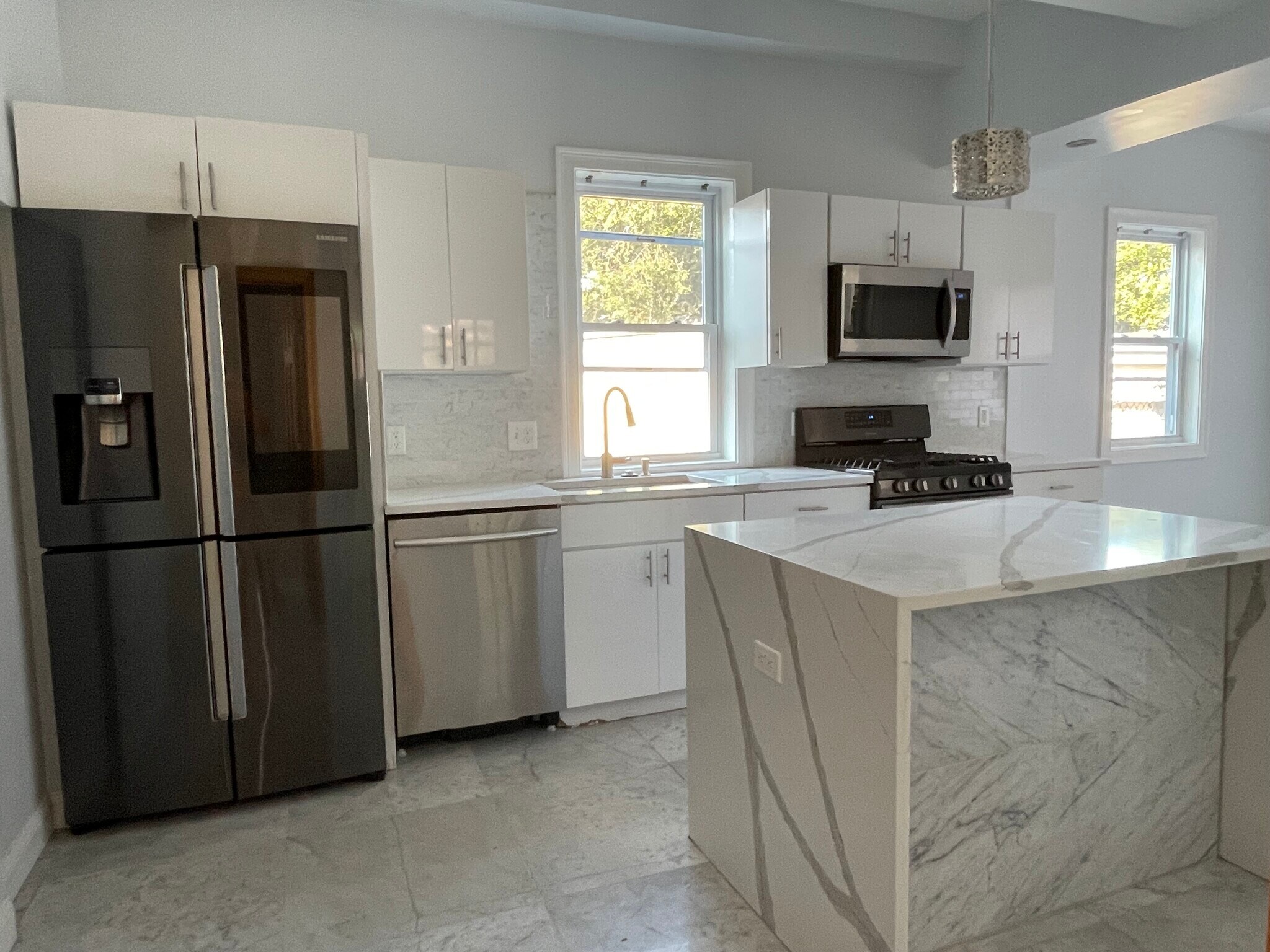 Building Photo - 146 Columbia St