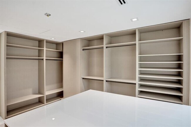 Building Photo - 2800 Banyan Blvd Cir NW