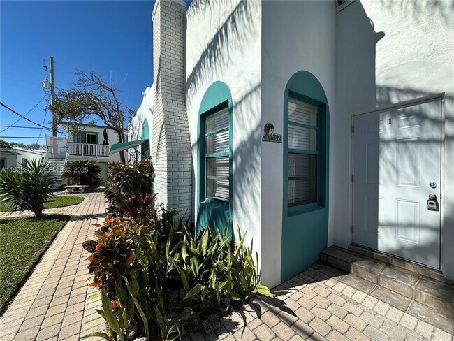 Building Photo - 4249 Bougainvilla Dr