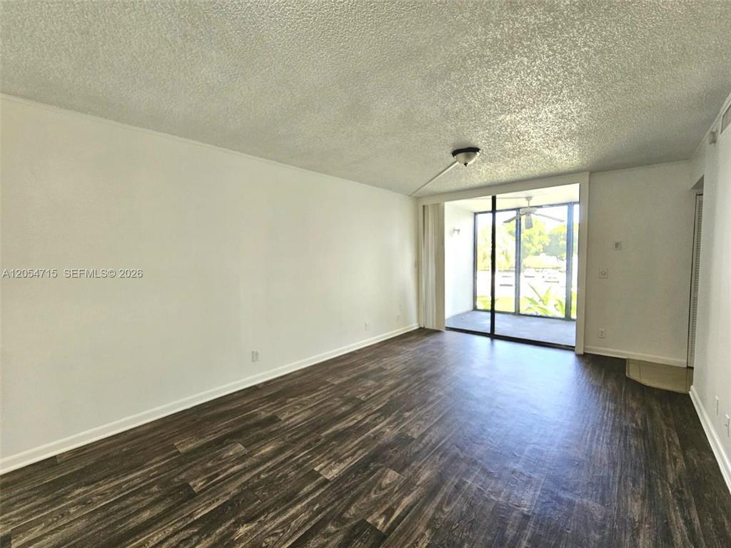 Building Photo - 210 Lake Pointe Dr