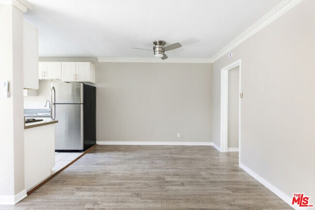 Building Photo - 925 N Curson Ave