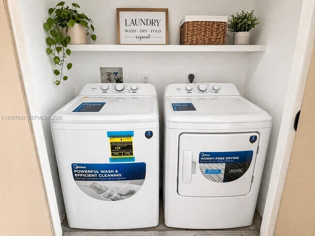 Building Photo - 450 S Park Rd