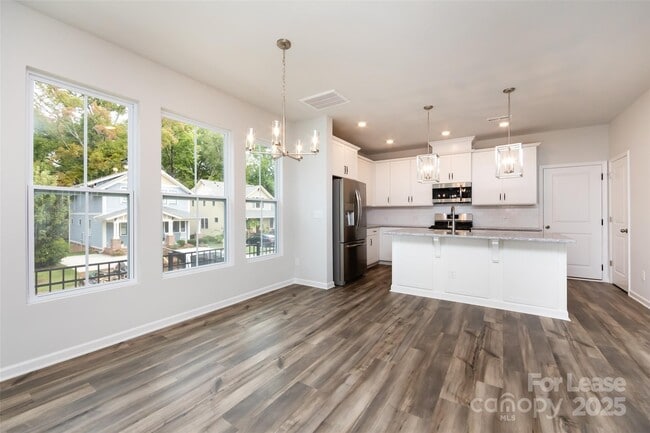 Building Photo - 2550 Lydia Ave