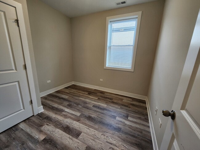 Building Photo - 6337 S Ellis Ave