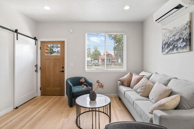 Building Photo - $2,500 - 3 Bed / 2 Bath Brand New Construc...