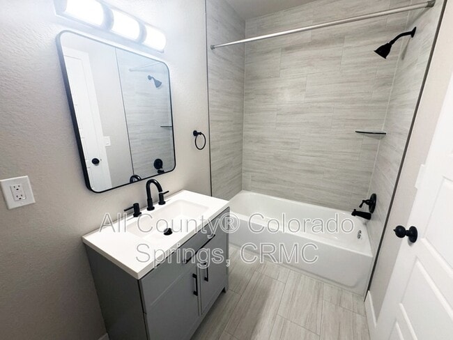 Building Photo - 330 E Cache La Poudre St