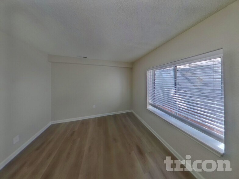 Building Photo - 3928 Smoke Tree Dr