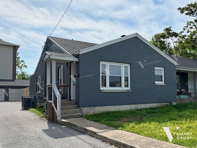 Primary Photo - 810 South Ave