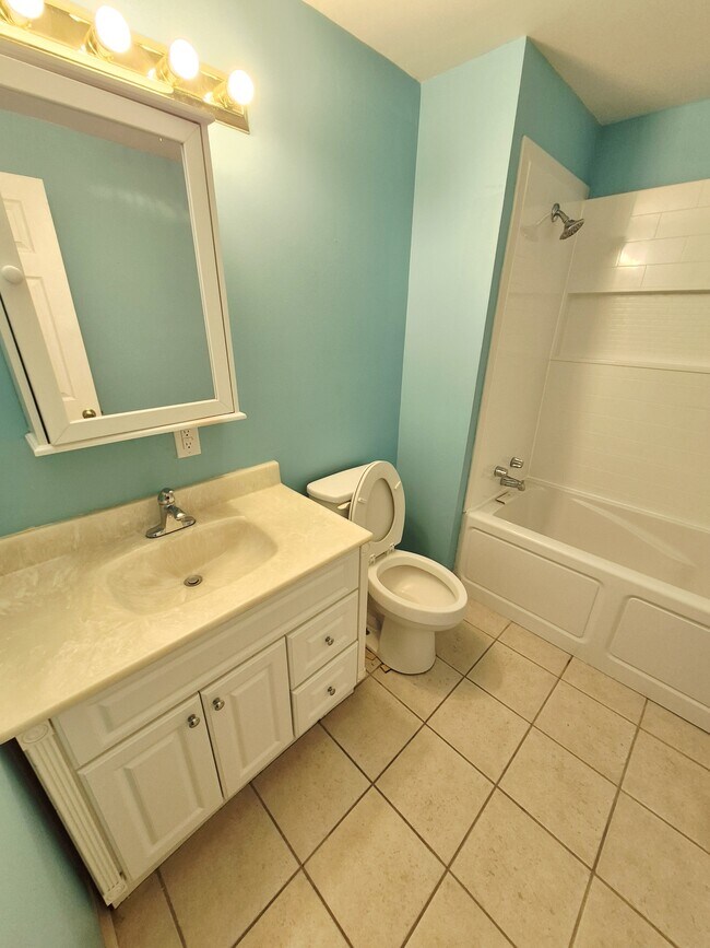 Building Photo - 976 Snow Mountain Rd