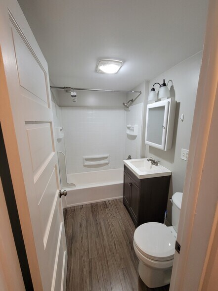 Building Photo - 915 2nd St