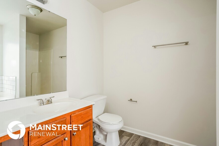 Building Photo - 5323 Landreaux Dr