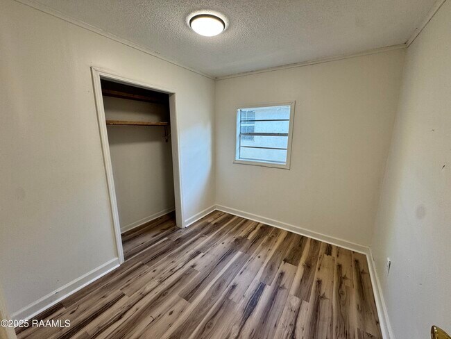 Building Photo - 913 Plum St