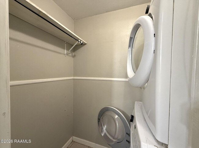 Building Photo - 209 Camp St