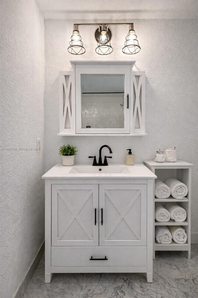 Building Photo - 500 NE 29th St