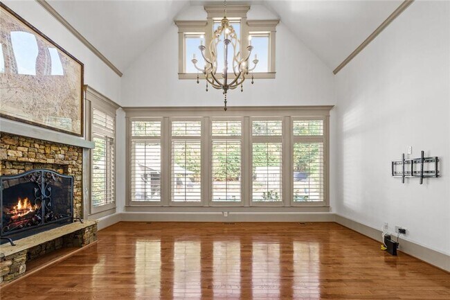 Building Photo - 390 Hembree Rd