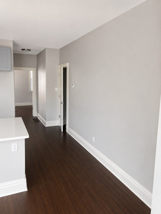 Building Photo - 1017 S Boyle Ave