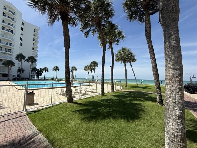 Building Photo - 1050 Longboat Club Rd