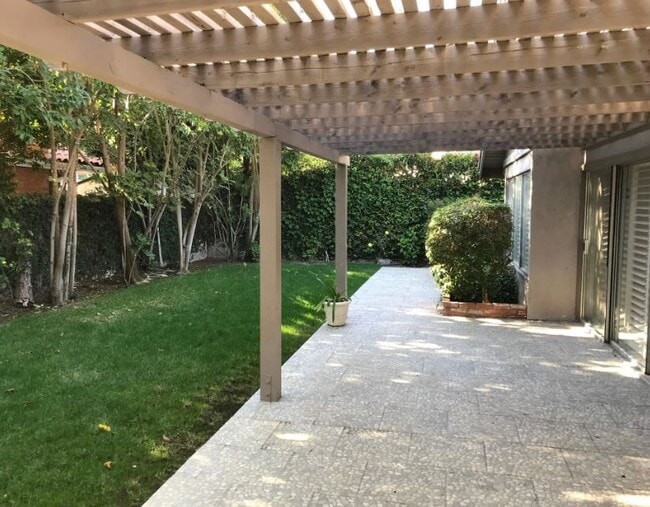 Building Photo - 1081 Triunfo Canyon Rd