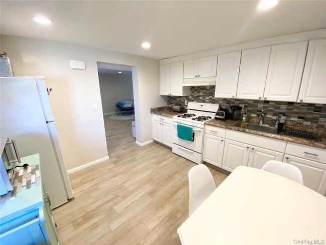 Building Photo - 255 Roosevelt Blvd