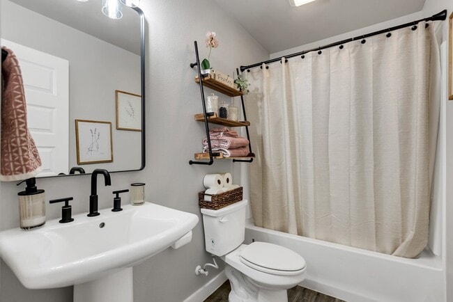 Building Photo - 2 Maverick Dr