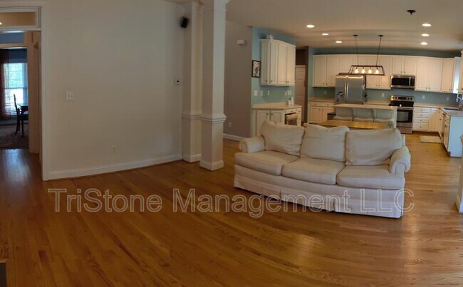 Building Photo - 14512 Harvington Dr