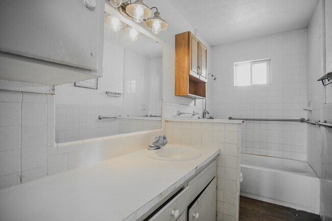 Building Photo - 2641 E Baylor St