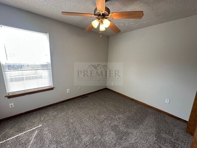 Building Photo - 1039 Dean Dr