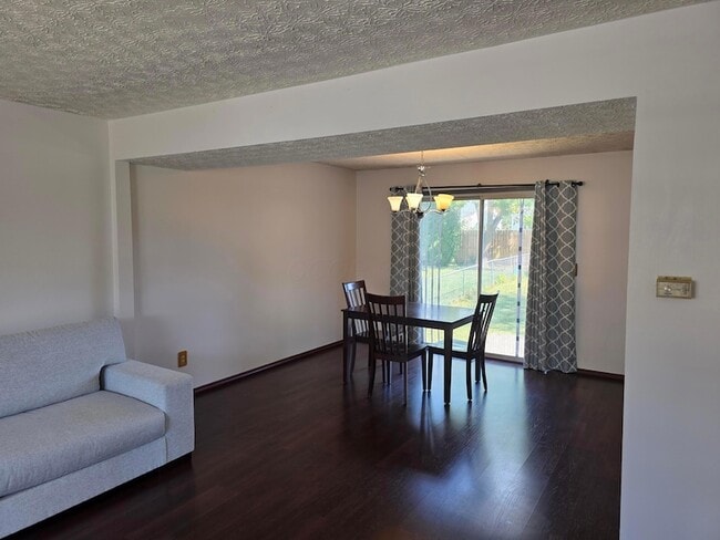 Building Photo - 7006 Finchley Dr