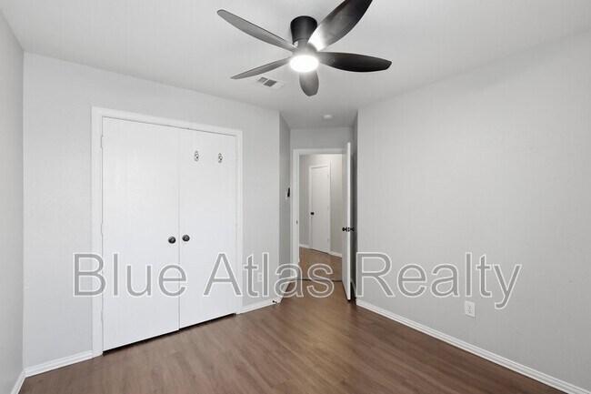 Building Photo - 1012 Waterview Dr